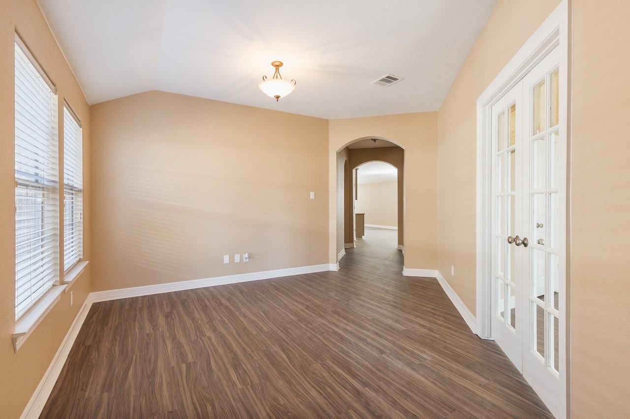 1617 Nighthawk Dr - Photo 2 of 25