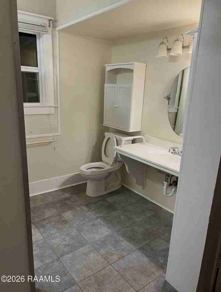 210 Kathryn St - Photo 4 of 5