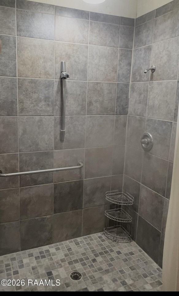 210 Kathryn St - Photo 5 of 5