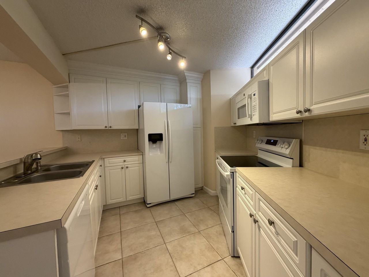8273 Severn Dr #D - Photo 6 of 31