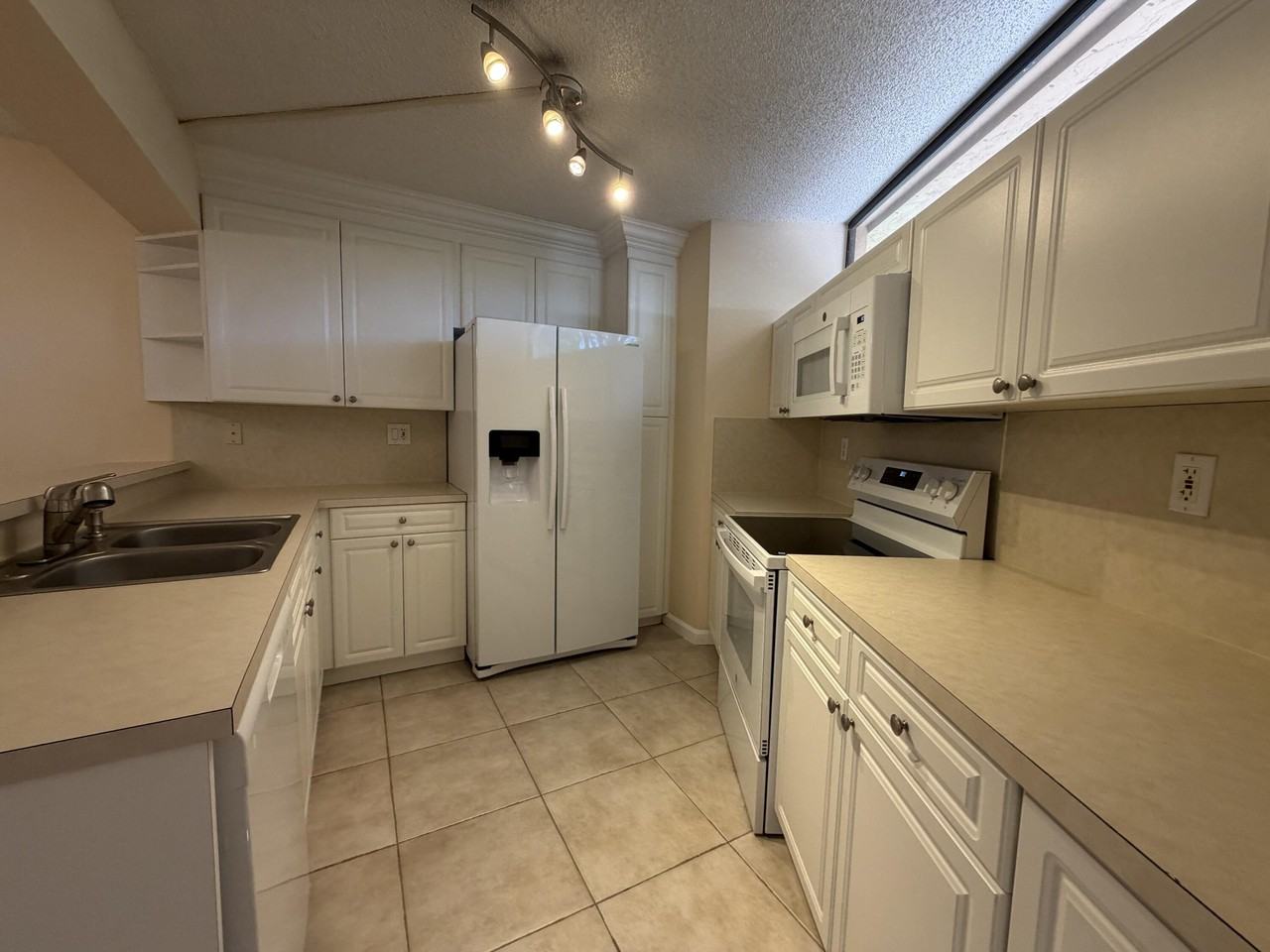 8273 Severn Dr #D - Photo 7 of 31