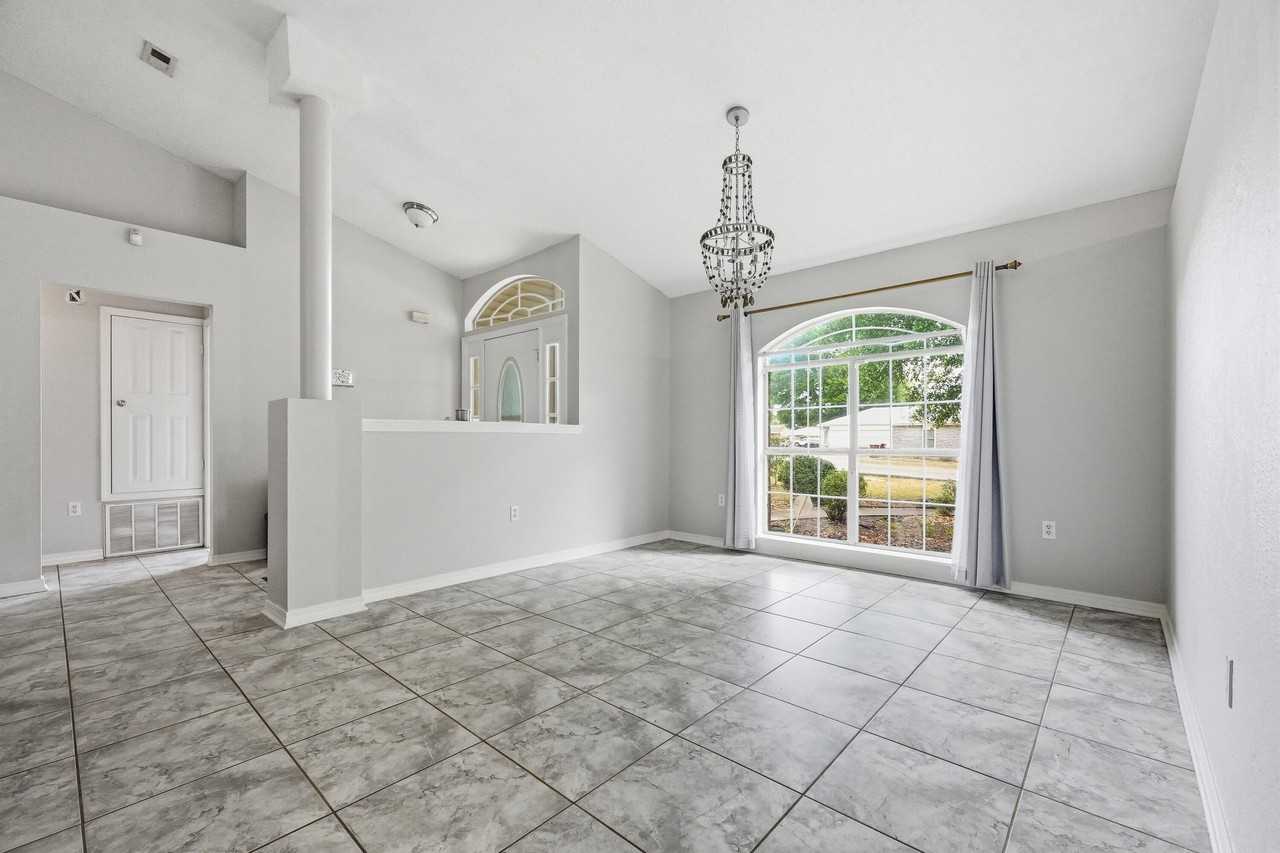 123 Steeplechase Dr #1 - Photo 4 of 28