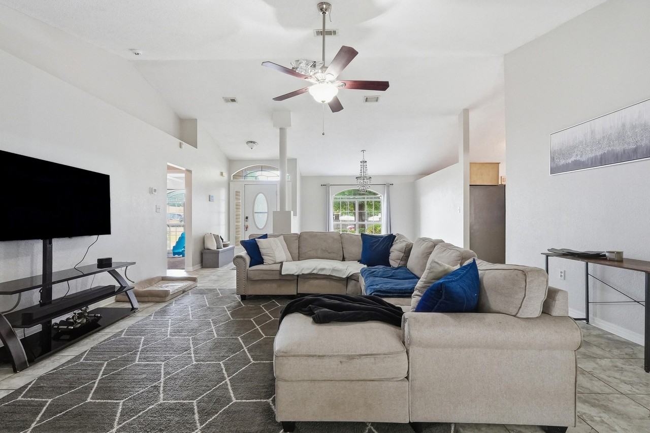 123 Steeplechase Dr #1 - Photo 6 of 28