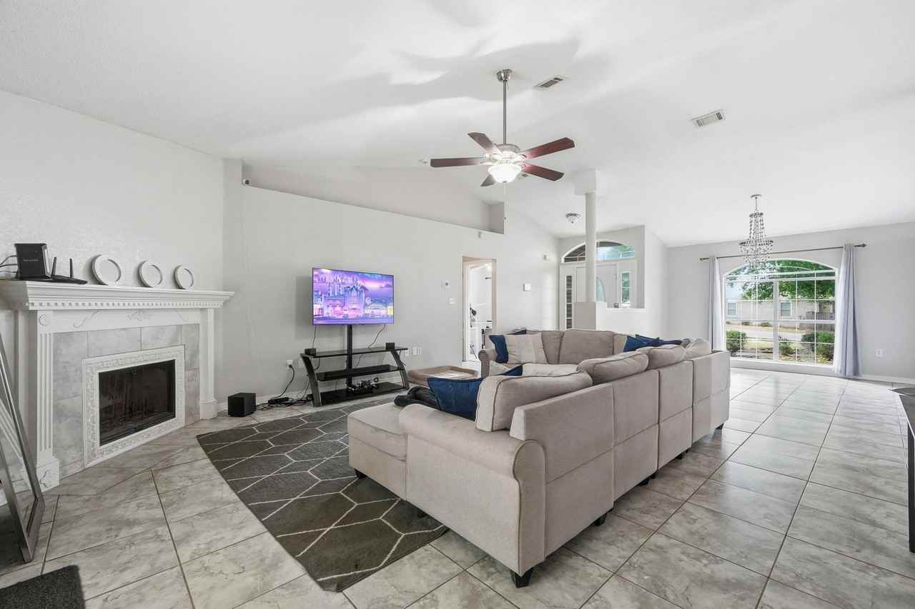 123 Steeplechase Dr #1 - Photo 7 of 28