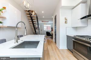 featured image of 2147 Cross St