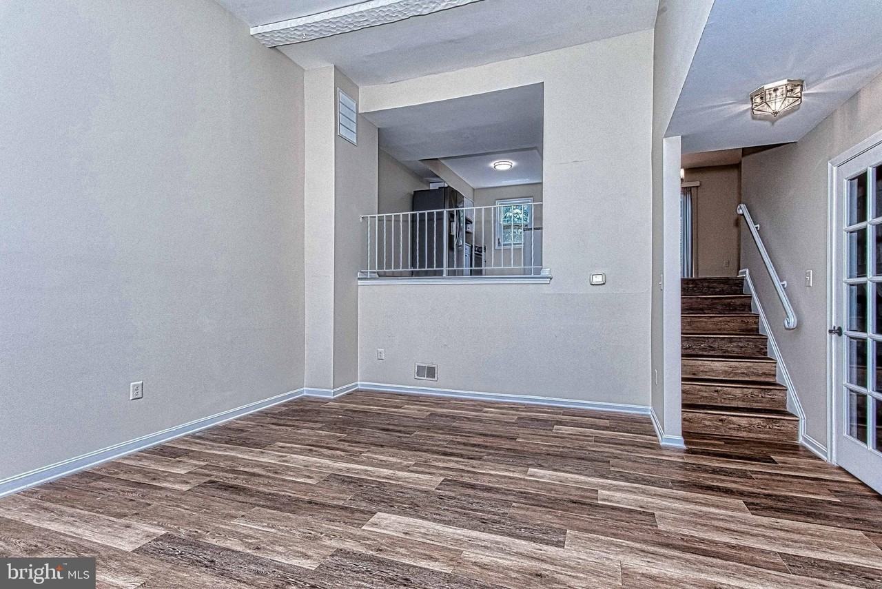 8467 Ivy Glen Ct - Photo 4 of 45