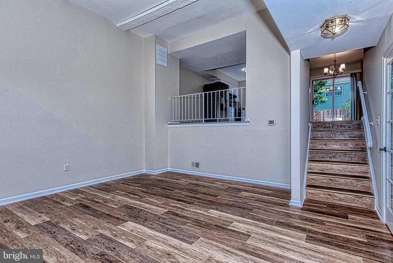8467 Ivy Glen Ct - Photo 5 of 45