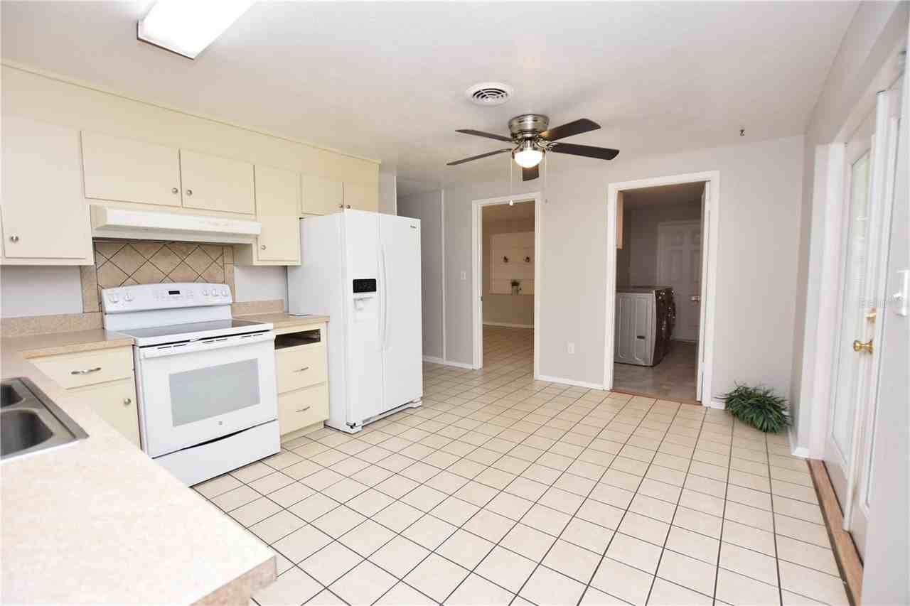 1424 Phyllis St - Photo 2 of 30