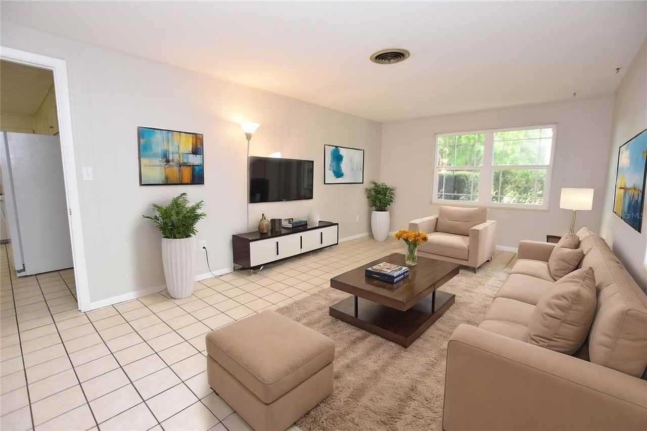 1424 Phyllis St - Photo 6 of 30