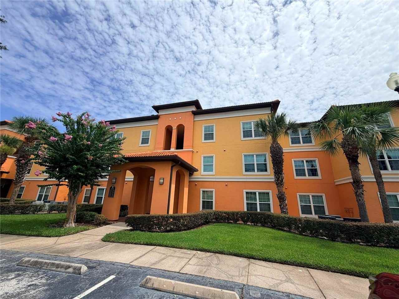 5475 Vineland Rd #8311
