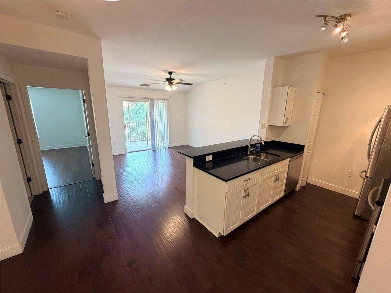5475 Vineland Rd #8311 - Photo 2 of 17