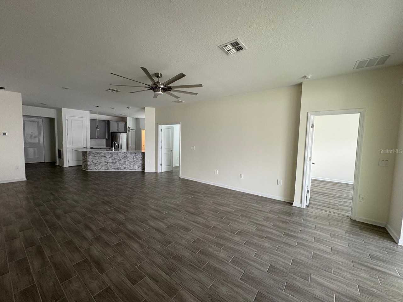 2710 Slash Way - Photo 4 of 24