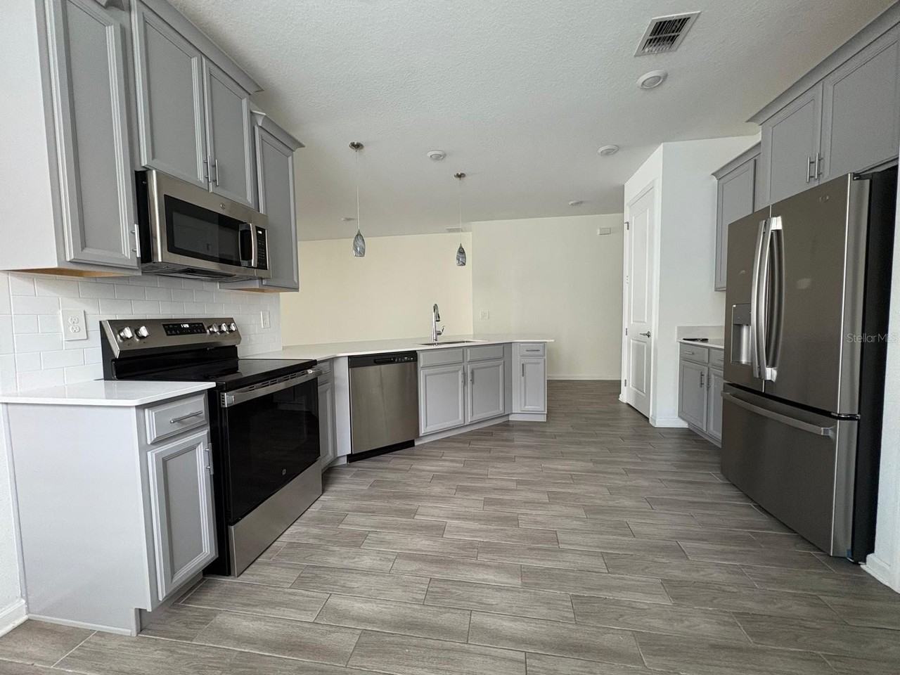 2710 Slash Way - Photo 5 of 24