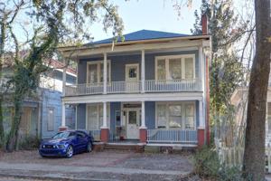 featured image of 631 W 37th St