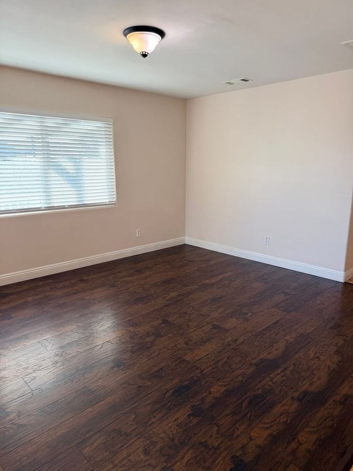 1377 Monserate Ave - Photo 3 of 9