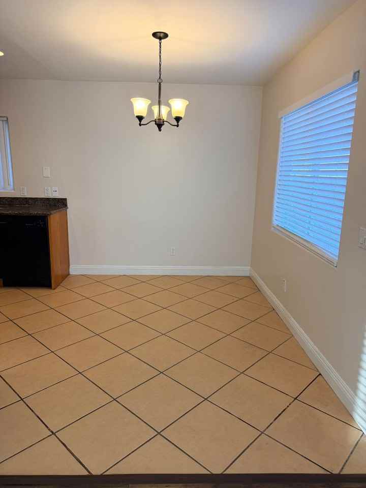 1377 Monserate Ave - Photo 4 of 9
