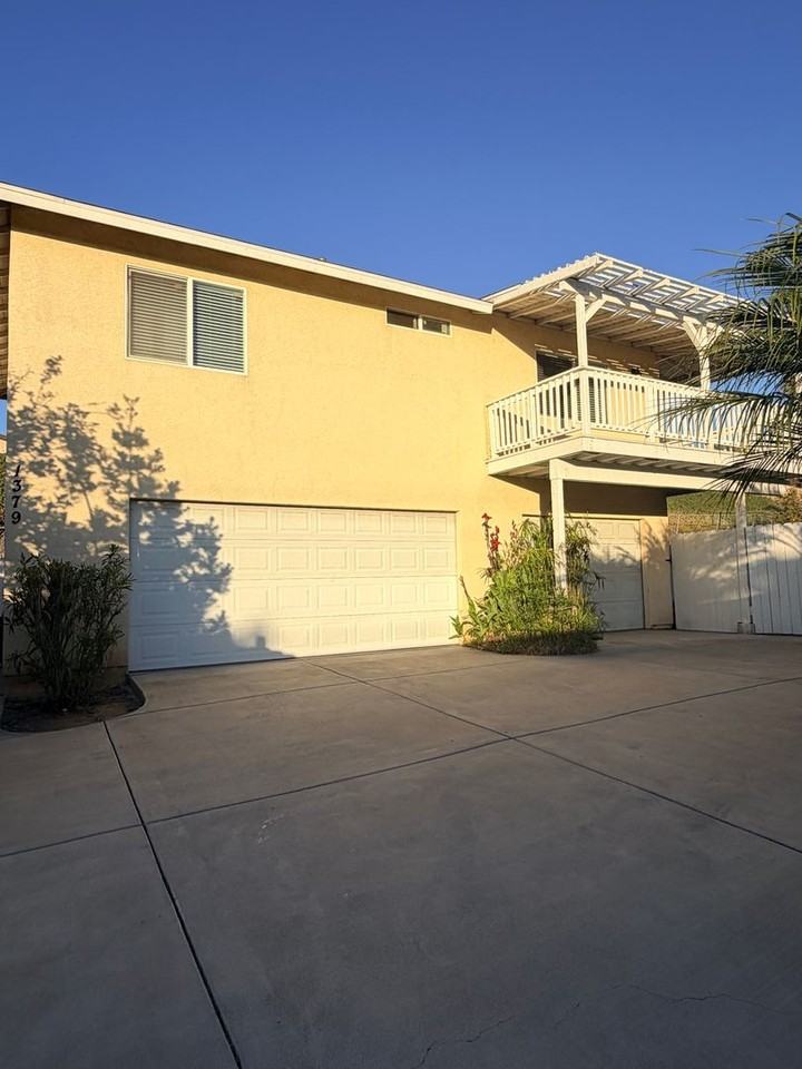 1377 Monserate Ave - Photo 7 of 9