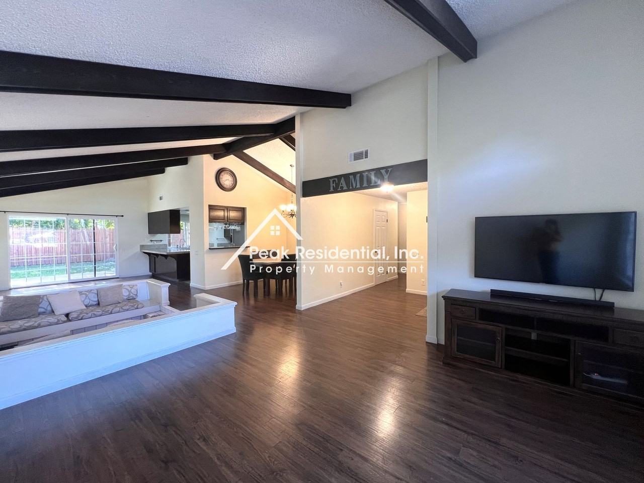 5541 Walnut Ave - Photo 3 of 28