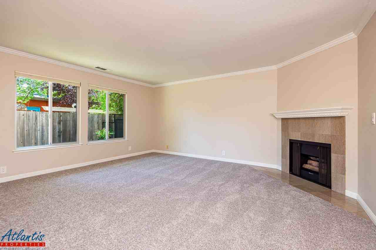 457 Oak Ave - Photo 2 of 25