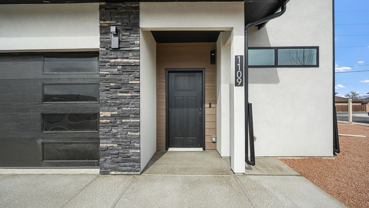1109 1109 Mee Canyon Circle - Photo 5 of 36