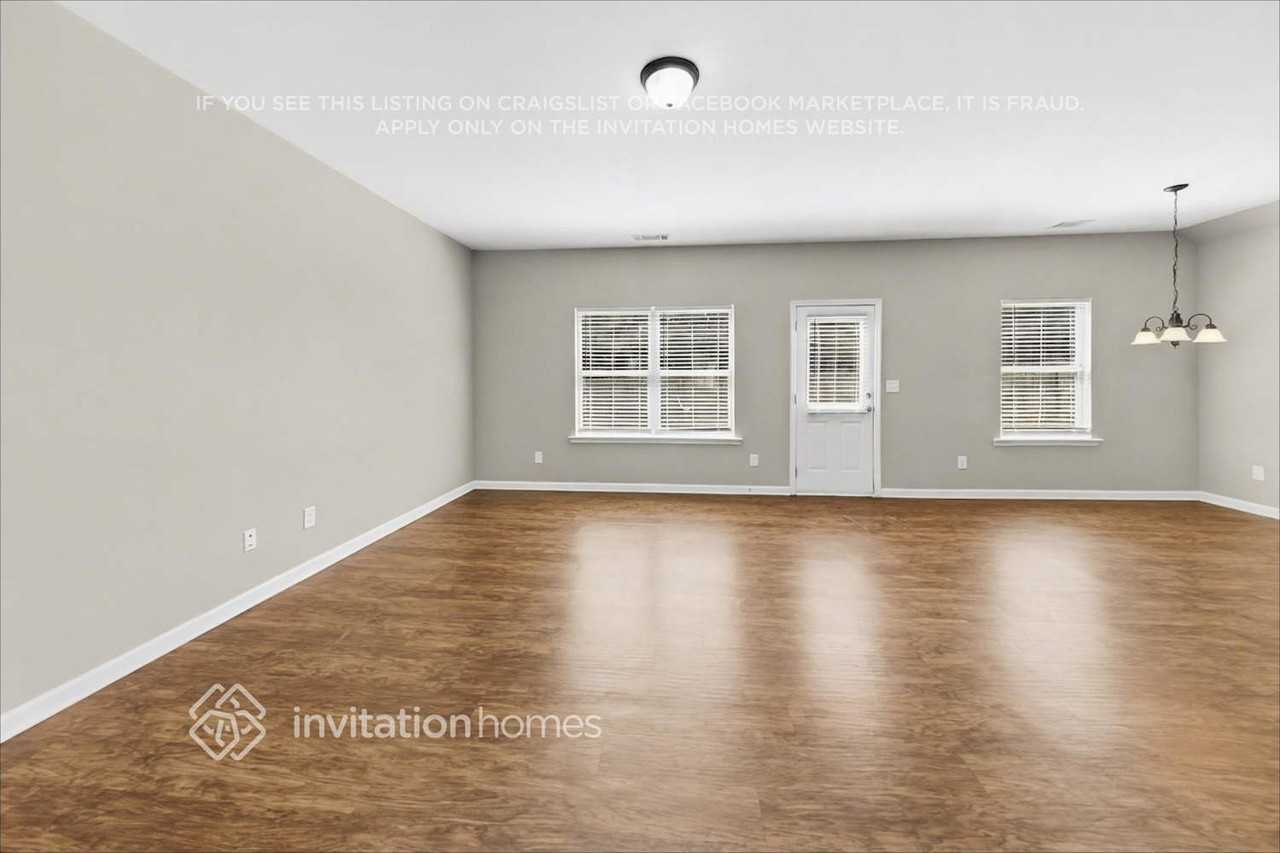 439 Village Broad St - Photo 5 of 22