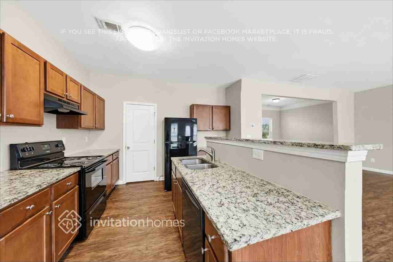 439 Village Broad St - Photo 7 of 22