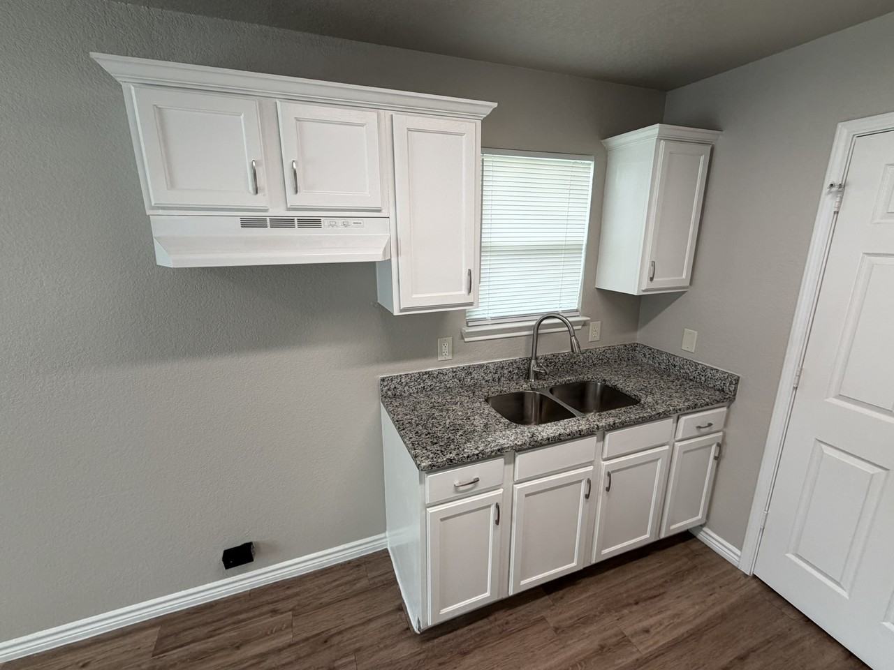 510 South Henderson Street - Photo 2 of 13