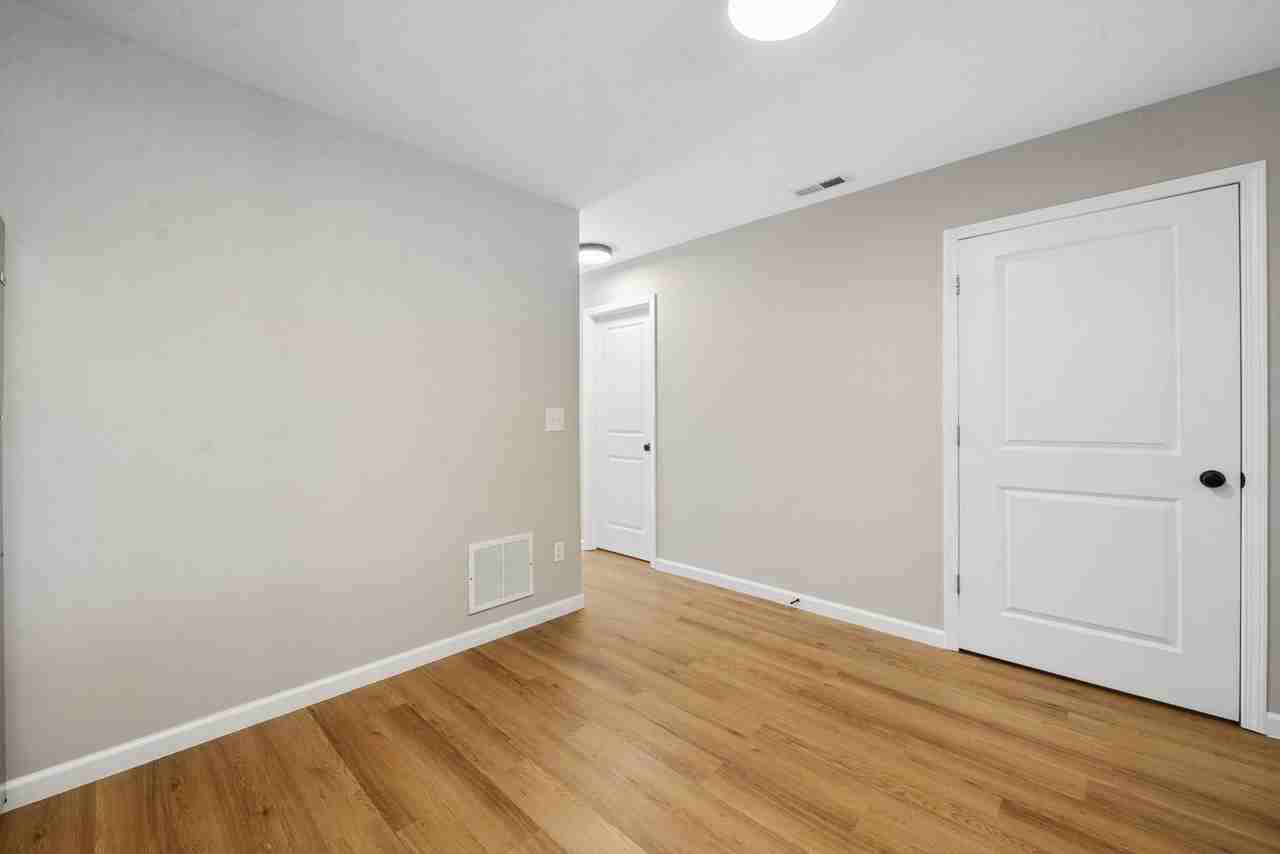 1282 Lockbourne Rd #B - Photo 5 of 17