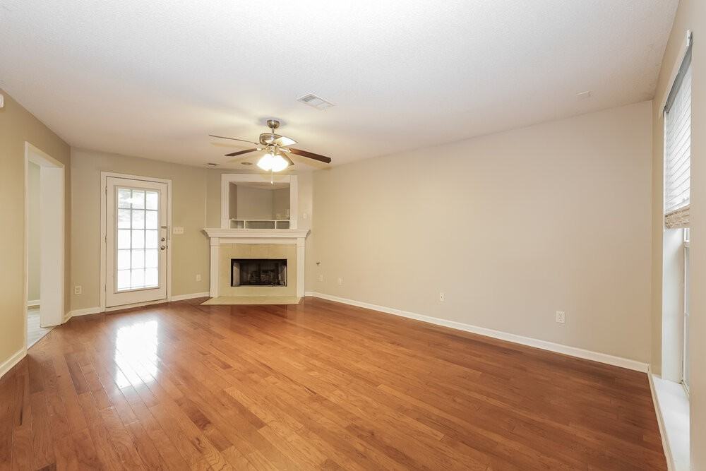 11667 Millwind Dr - Photo 4 of 17
