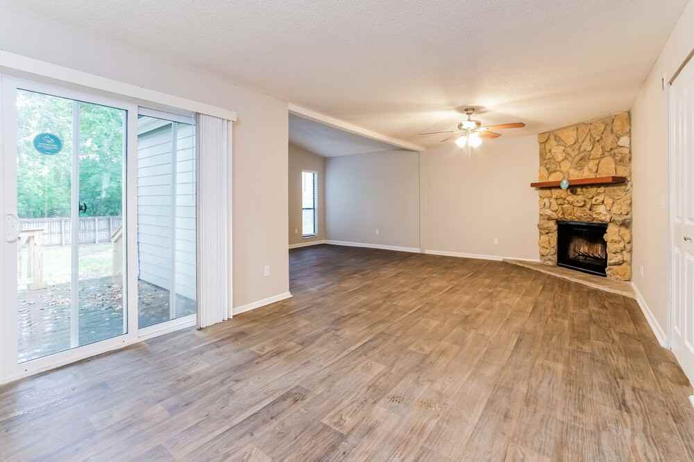 6911 Coleus Ct - Photo 6 of 17