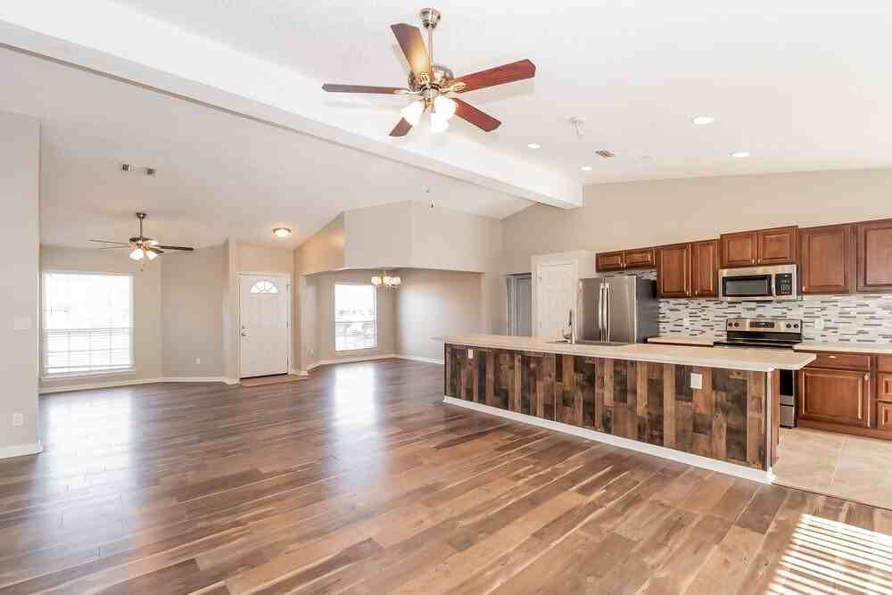 8448 Pikes Peak Dr N - Photo 3 of 15