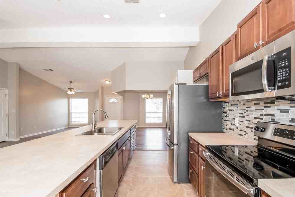 8448 Pikes Peak Dr N - Photo 7 of 15