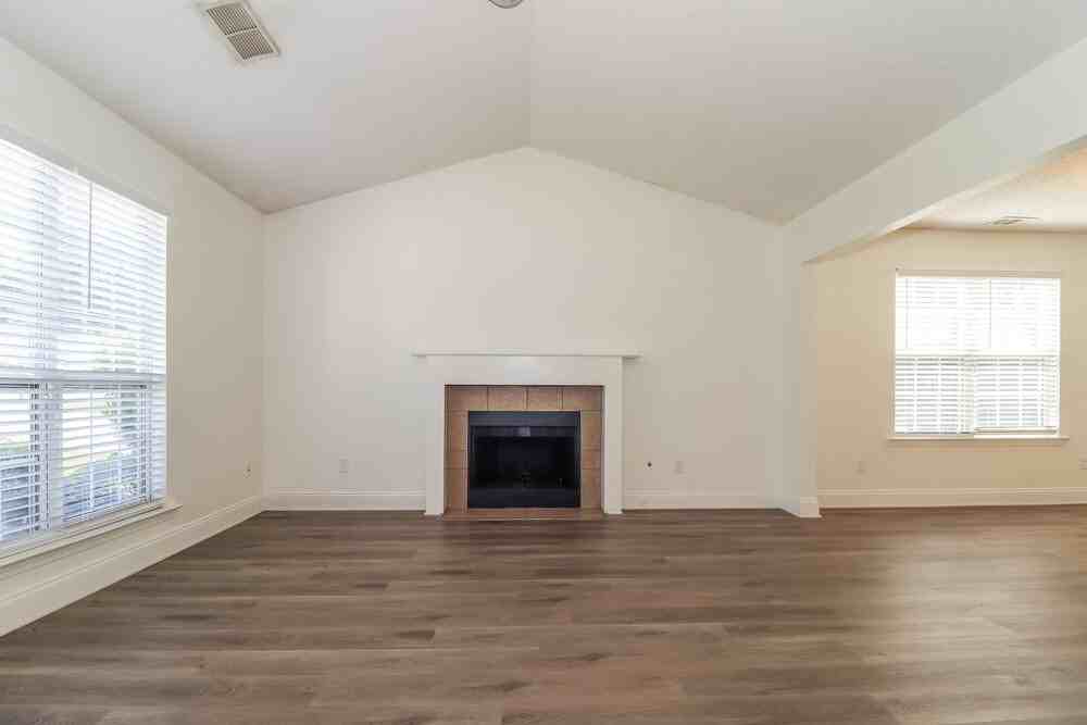 3195 Brookfield Dr - Photo 4 of 16