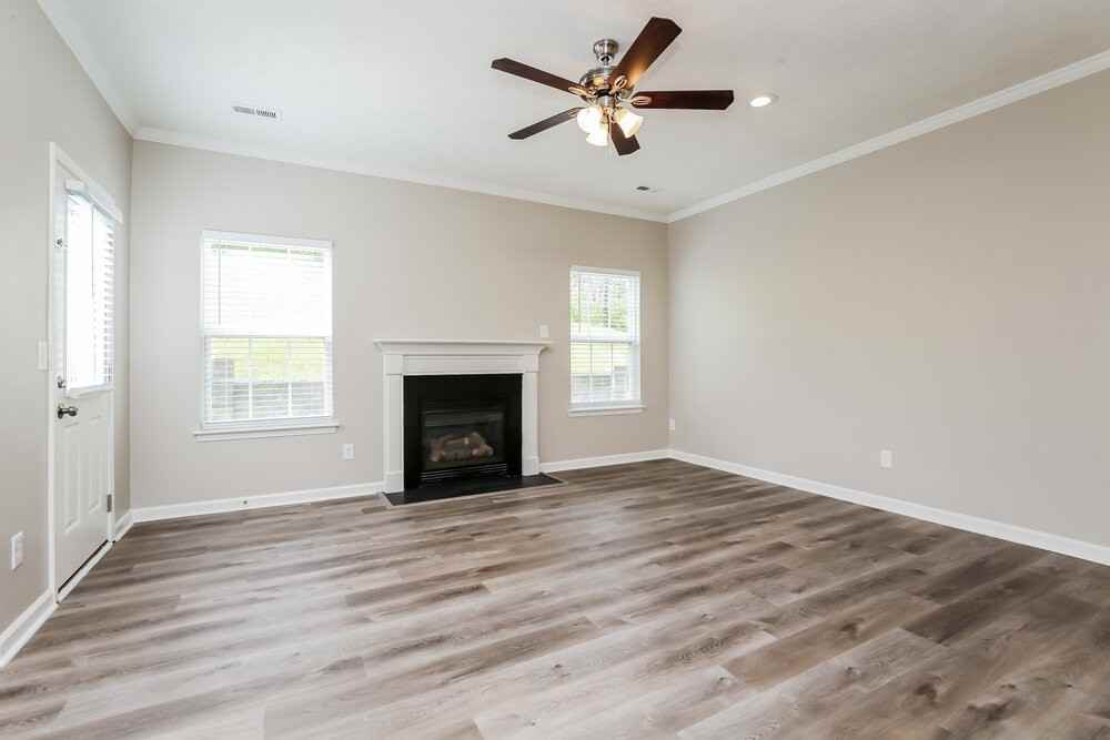 165 Claybrook Ln - Photo 4 of 17