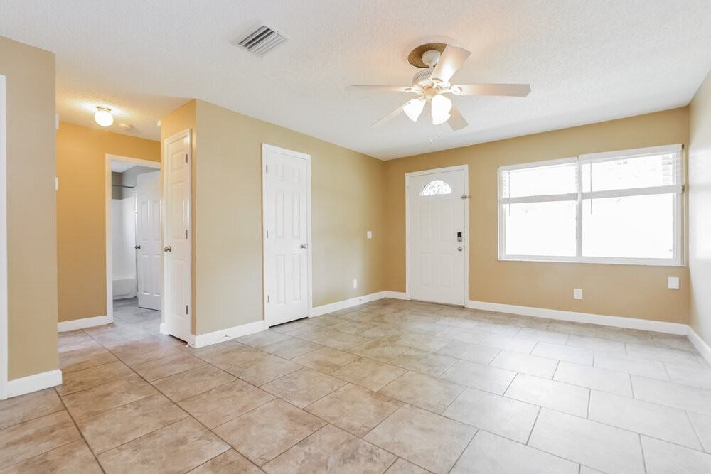 1264 Croftwood Dr - Photo 4 of 16
