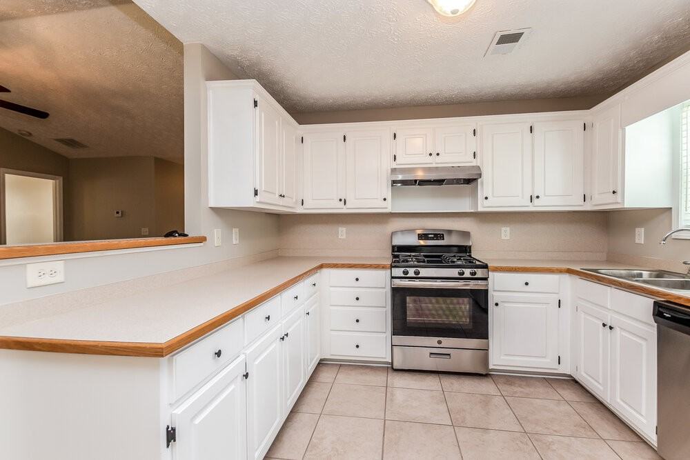 173 Waters Edge Dr - Photo 4 of 16
