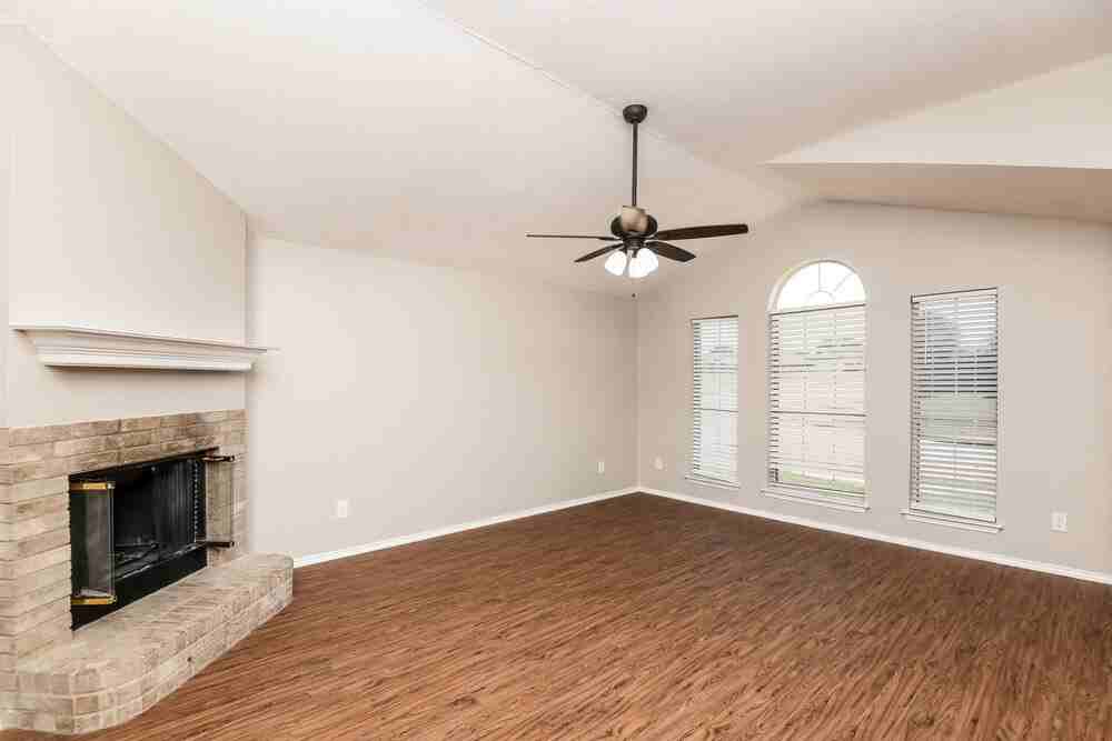 415 Faircrest Dr - Photo 3 of 16