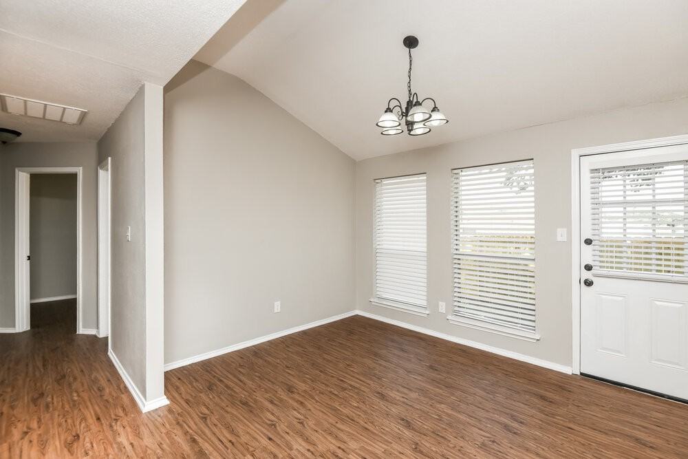 415 Faircrest Dr - Photo 5 of 16