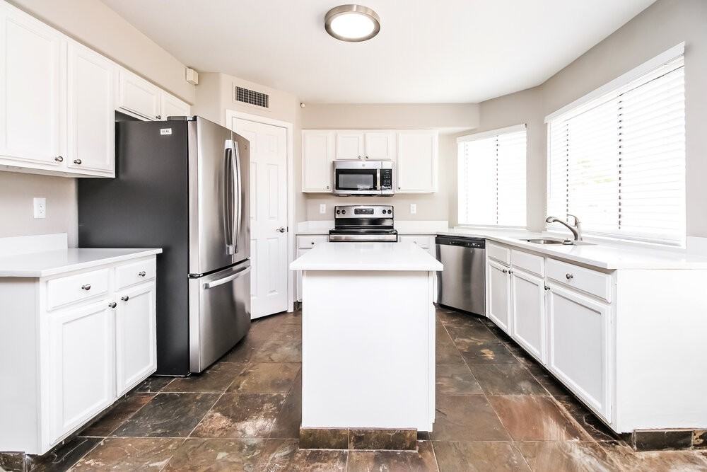 927 E Glenmere Dr - Photo 6 of 17