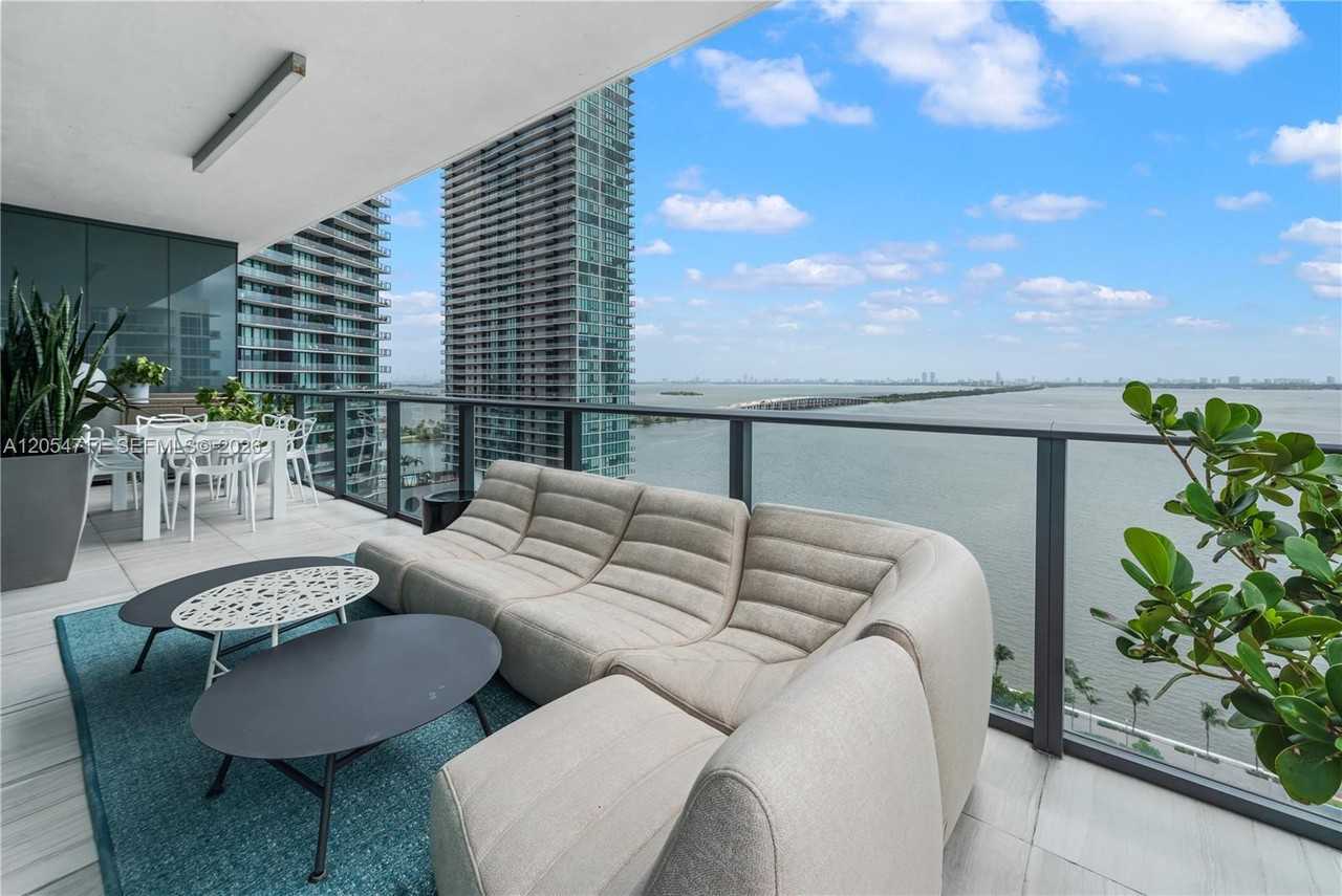NE 31st St & Biscayne Blvd - Photo 2 of 20