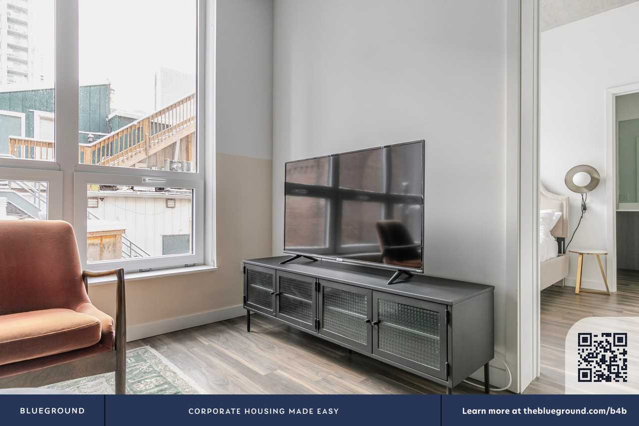 61 West Erie Street - Photo 6 of 26