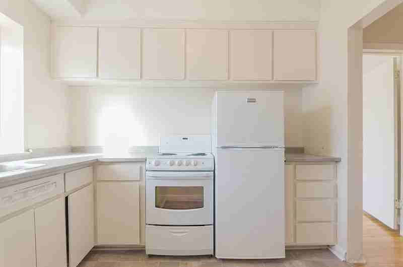 236 Jogues Street - Photo 6 of 10