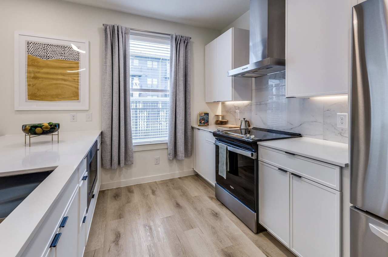 351 Seton Parkway - Photo 6 of 20