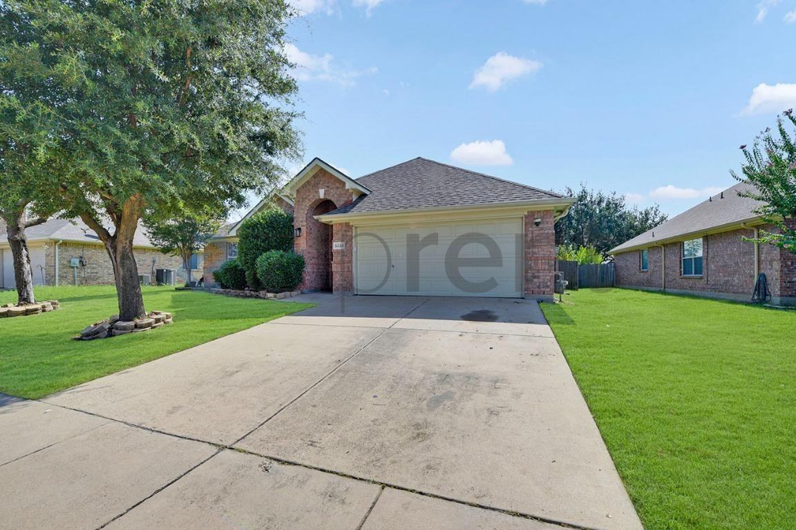 5228 Lake Grove Dr - Photo 2 of 27