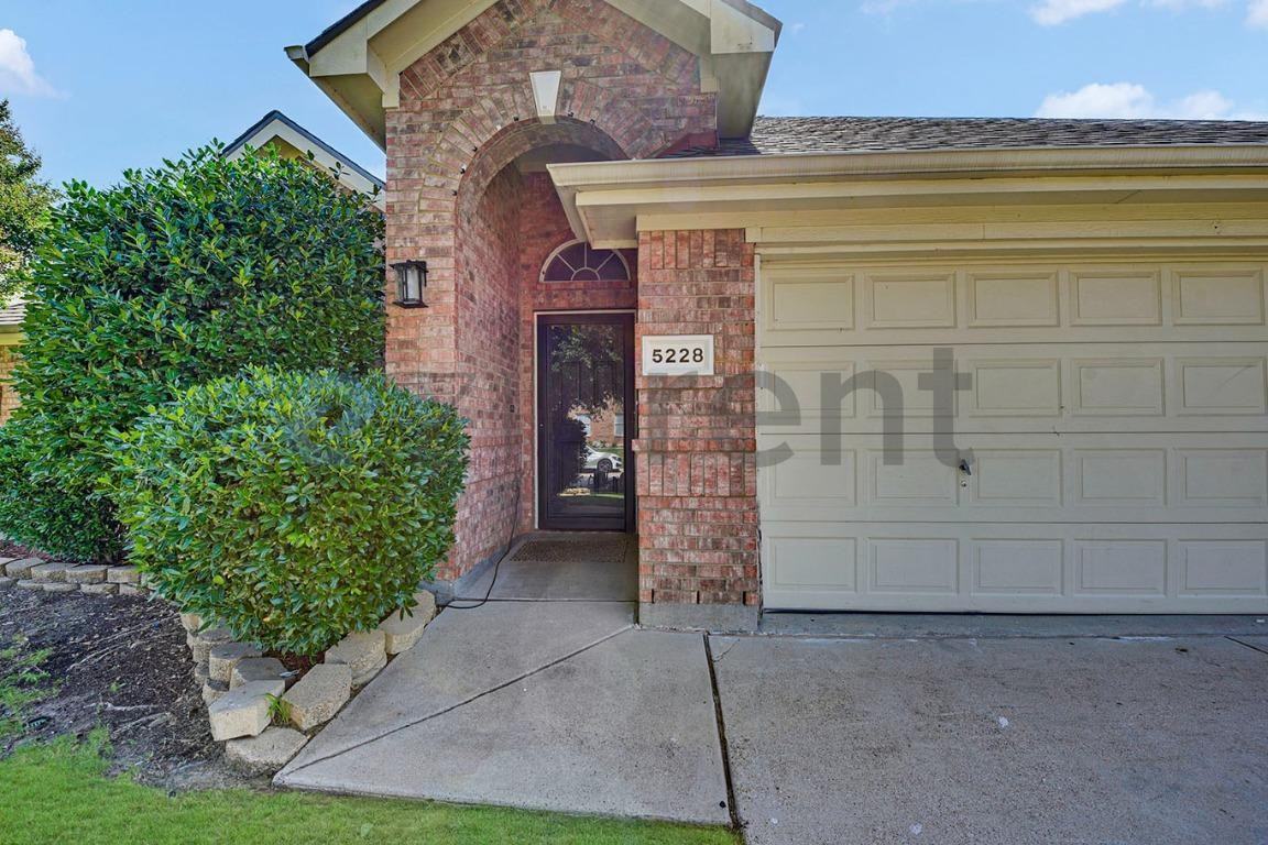 5228 Lake Grove Dr - Photo 4 of 27