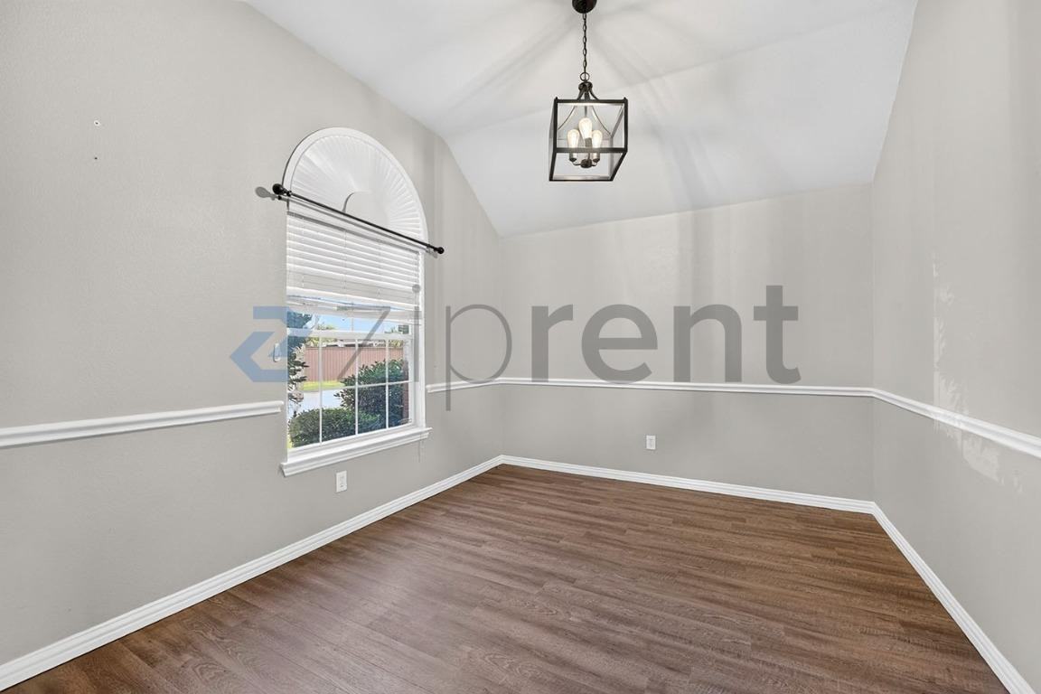5228 Lake Grove Dr - Photo 6 of 27