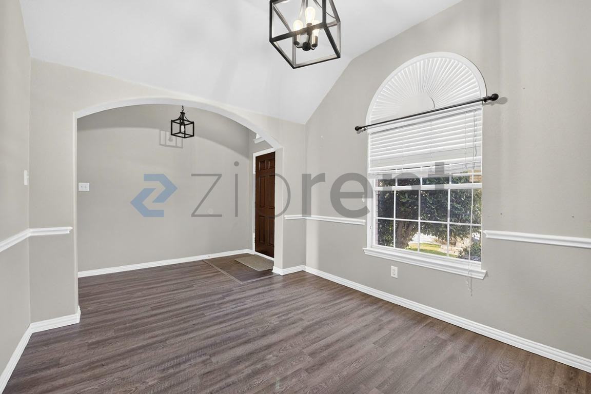 5228 Lake Grove Dr - Photo 7 of 27