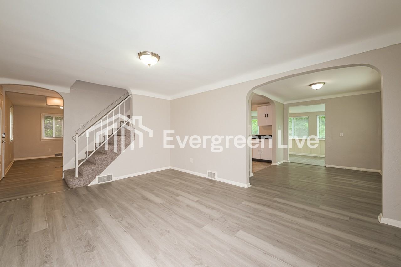 3788 Meadowbrook Rd - Photo 4 of 15