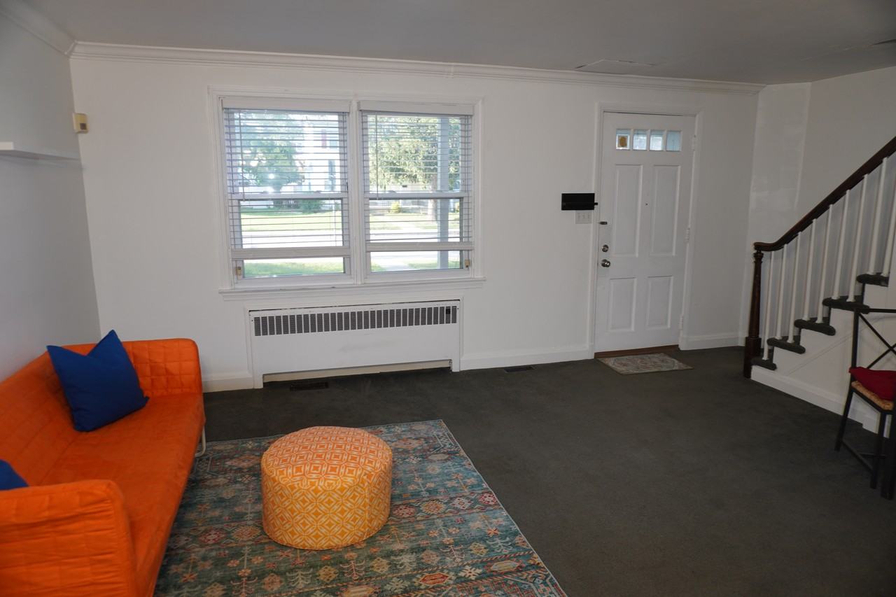 205 Burke Avenue - Photo 4 of 33