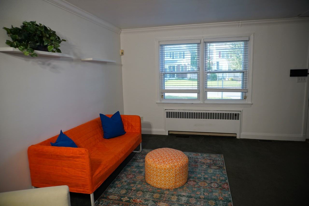 205 Burke Avenue - Photo 5 of 33